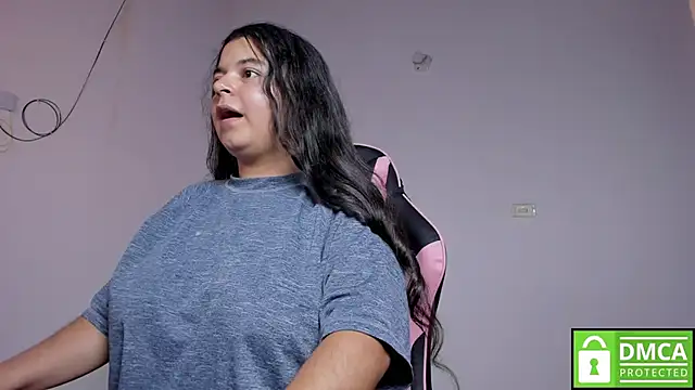 Snapshot of Little_Shaara chatting on 10/14/25, 08:09 Little Shaara online show from 10/14/25, 08:09