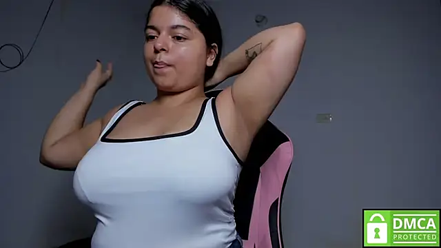 Snapshot of Little_Shaara chatting on 10/18/25, 09:54 Little Shaara online show from 10/18/25, 09:54