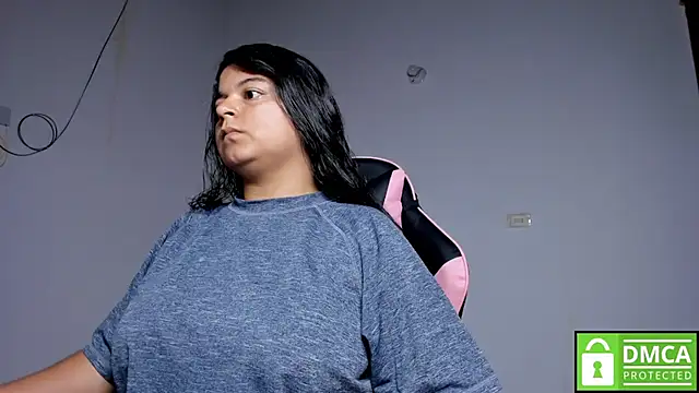 Snapshot of Little_Shaara chatting on 10/21/25, 08:20 Little Shaara online show from 10/21/25, 08:20