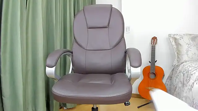 Snapshot of Tombarden chatting on 02/13/25, 10:11 Tombarden online show from 02/13/25, 10:11