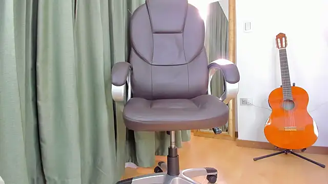 Snapshot of Tombarden chatting on 03/13/25, 09:05 Tombarden online show from 03/13/25, 09:05