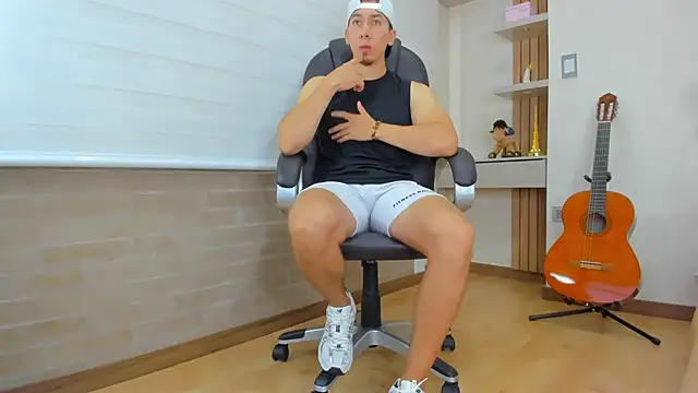 Snapshot of Tombarden chatting on 09/24/25, 10:13 Tombarden online show from 09/24/25, 10:13