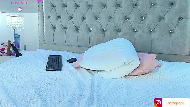 Snapshot of Milu_ballmer chatting on 03/12/25, 03:29 Milu ballmer online show from 03/12/25, 03:29