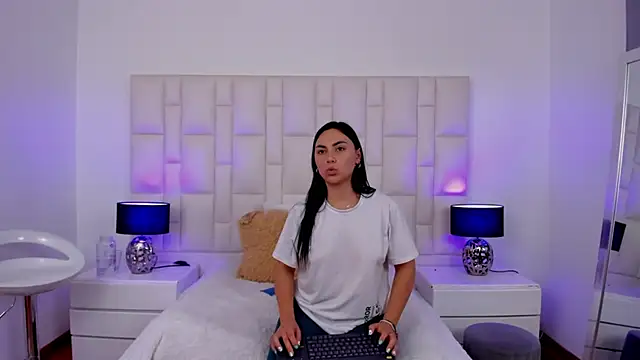 Ariana rouse online show from 02/07/25, 01:47