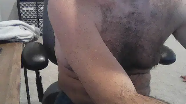 Snapshot of harrychest chatting on 10/15/25, 02:39 harrychest online show from 10/15/25, 02:39