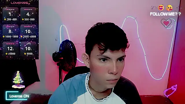 Snapshot of Alexxx_lov chatting on 12/20/25, 12:45 Alexxx lov online show from 12/20/25, 12:45