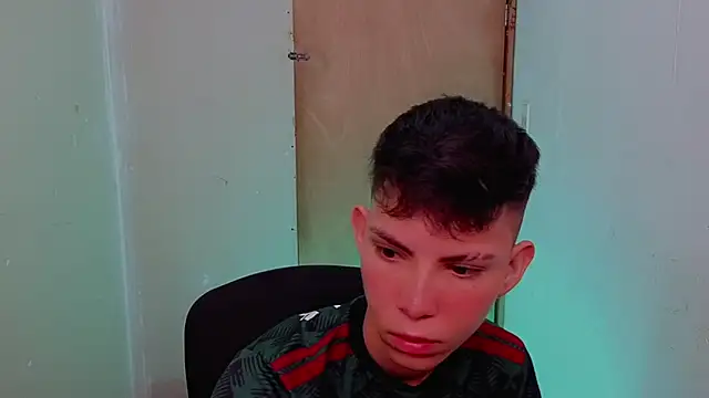 Snapshot of Alexxx_lov chatting on 02/13/26, 12:23 Alexxx lov online show from 02/13/26, 12:23