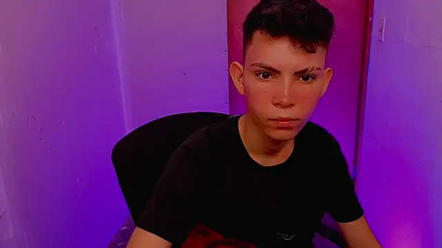 Snapshot of Alexxx_lov chatting on 02/17/26, 12:34 Alexxx lov online show from 02/17/26, 12:34