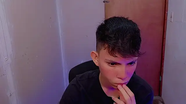 Snapshot of Alexxx_lov chatting on 02/18/26, 12:23 Alexxx lov online show from 02/18/26, 12:23