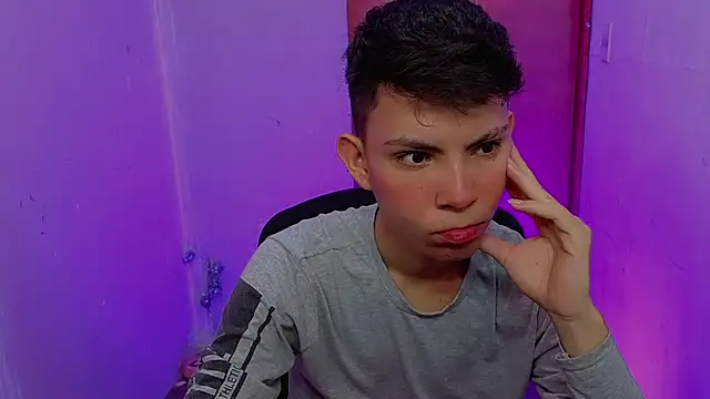 Snapshot of Alexxx_lov chatting on 02/24/26, 12:14 Alexxx lov online show from 02/24/26, 12:14