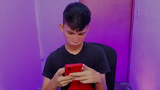 Snapshot of Alexxx_lov chatting on 02/25/26, 12:26 Alexxx lov online show from 02/25/26, 12:26