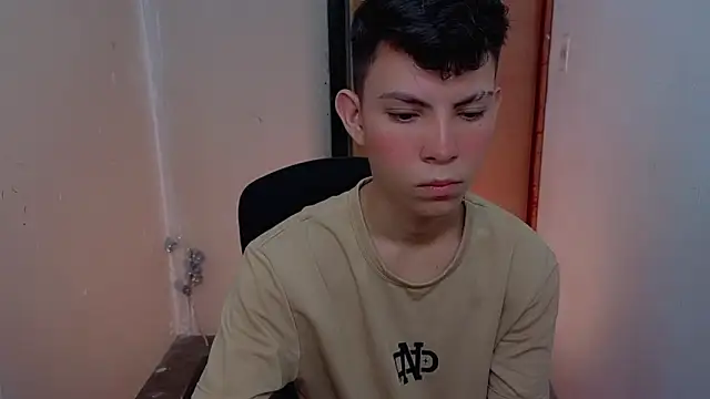 Snapshot of Alexxx_lov chatting on 02/26/26, 12:26 Alexxx lov online show from 02/26/26, 12:26