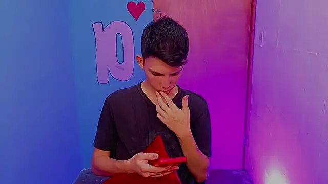 Snapshot of Alexxx_lov chatting on 02/28/26, 12:28 Alexxx lov online show from 02/28/26, 12:28