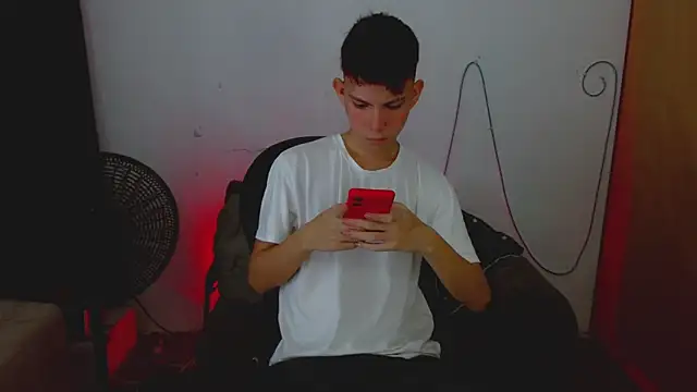 Snapshot of Alexxx_lov chatting on 03/06/26, 12:23 Alexxx lov online show from 03/06/26, 12:23