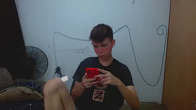 Snapshot of Alexxx_lov chatting on 03/24/26, 12:32 Alexxx lov online show from 03/24/26, 12:32