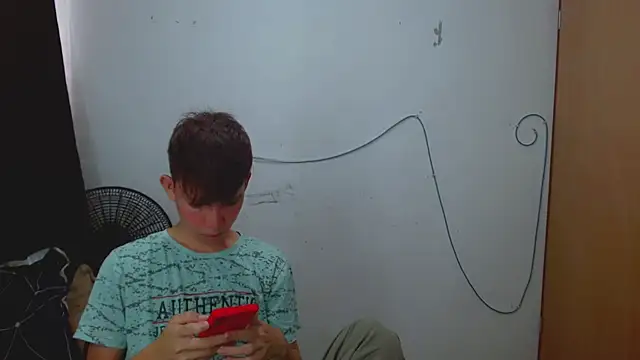 Snapshot of Alexxx_lov chatting on 03/25/26, 12:33 Alexxx lov online show from 03/25/26, 12:33