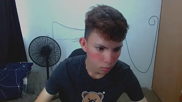 Snapshot of Alexxx_lov chatting on 04/08/26, 12:38 Alexxx lov online show from 04/08/26, 12:38