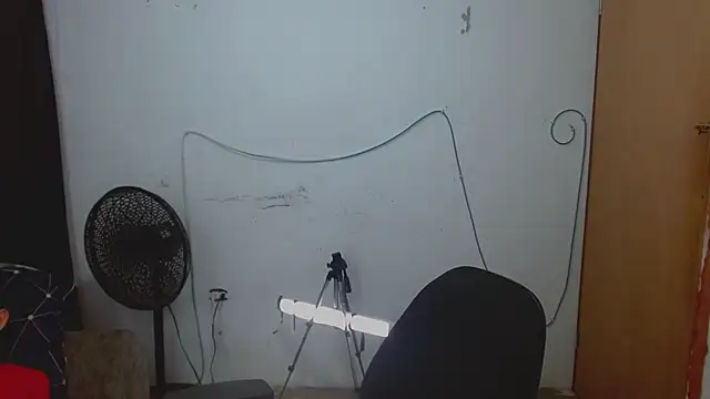 Snapshot of Alexxx_lov chatting on 04/09/26, 12:21 Alexxx lov online show from 04/09/26, 12:21