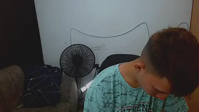 Snapshot of Alexxx_lov chatting on 04/15/26, 12:56 Alexxx lov online show from 04/15/26, 12:56