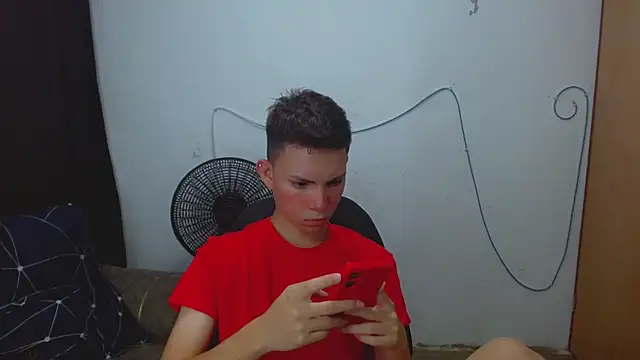 Snapshot of Alexxx_lov chatting on 04/17/26, 12:30 Alexxx lov online show from 04/17/26, 12:30