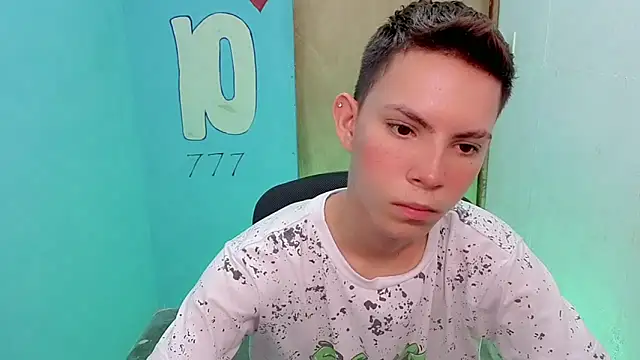 Snapshot of Alexxx_lov chatting on 04/27/26, 12:47 Alexxx lov online show from 04/27/26, 12:47