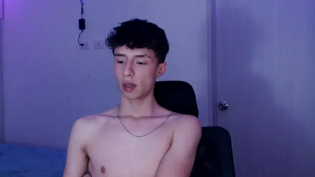 Snapshot of Juanmres chatting on 03/20/26, 02:27 Juanmres online show from 03/20/26, 02:27