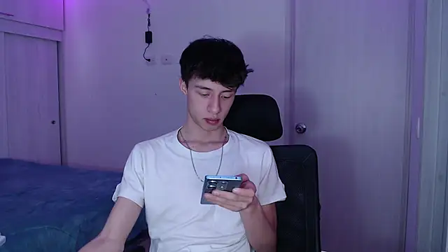 Snapshot of Juanmres chatting on 04/13/26, 02:11 Juanmres online show from 04/13/26, 02:11