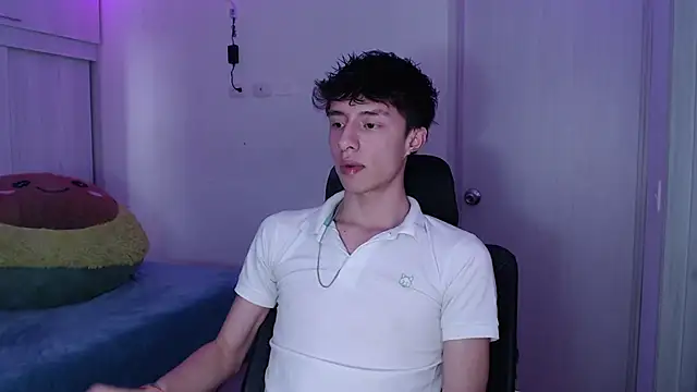 Snapshot of Juanmres chatting on 04/14/26, 09:21 Juanmres online show from 04/14/26, 09:21