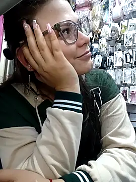 Snapshot of Vale_Saenzz chatting on 02/11/26, 12:48 Vale Saenzz online show from 02/11/26, 12:48