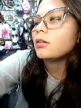 Snapshot of Vale_Saenzz chatting on 03/02/26, 09:32 Vale Saenzz online show from 03/02/26, 09:32