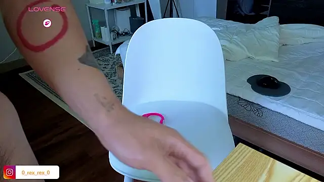 Snapshot of Doh728 chatting on 11/22/25, 12:53 Doh728 online show from 11/22/25, 12:53