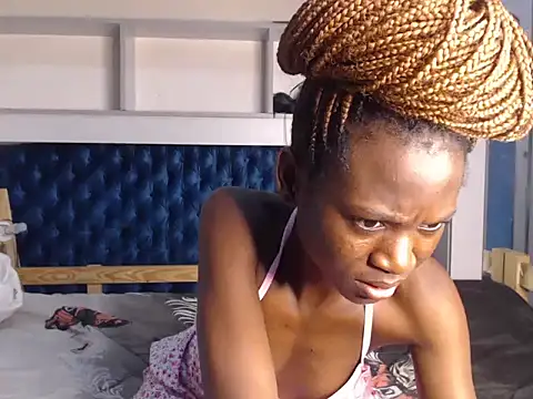 YoungDiva69 online show from 02/01/25, 07:34