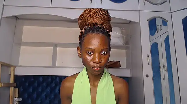 YoungDiva69 online show from 02/08/25, 06:22