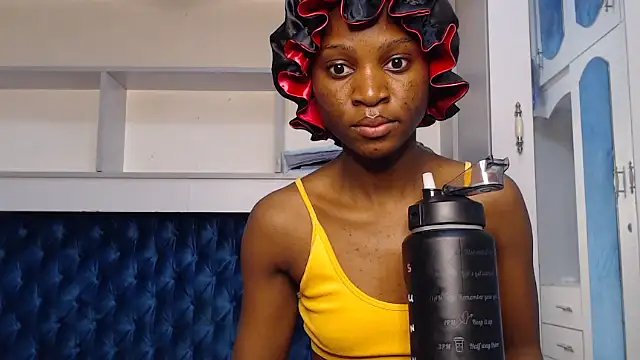 YoungDiva69 online show from 10/26/25, 06:52