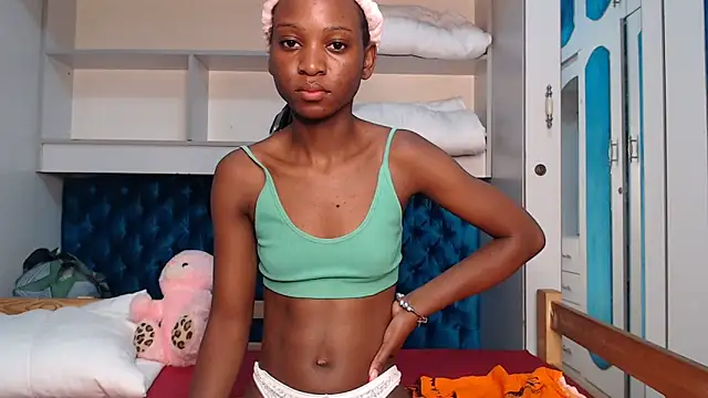 Snapshot of YoungDiva69 chatting on 02/04/26, 08:42 YoungDiva69 online show from 02/04/26, 08:42