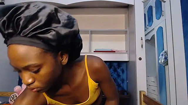 Snapshot of YoungDiva69 chatting on 02/10/26, 02:26 YoungDiva69 online show from 02/10/26, 02:26