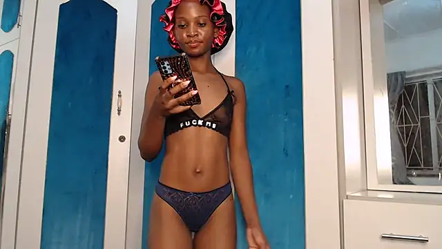 Snapshot of YoungDiva69 chatting on 02/10/26, 10:03 YoungDiva69 online show from 02/10/26, 10:03