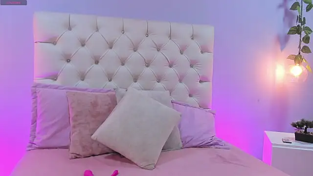 Miaa Taylor  online show from 09/24/25, 04:27