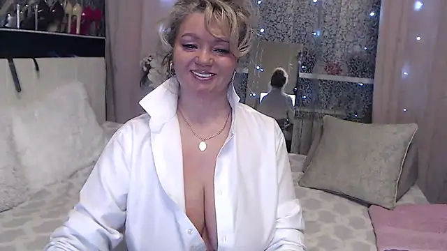 Snapshot of MartiniMartini chatting on 02/06/25, 12:54 MartiniMartini online show from 02/06/25, 12:54