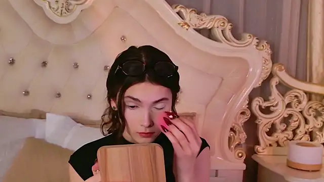 GIGI DAV online show from 10/30/25, 09:04