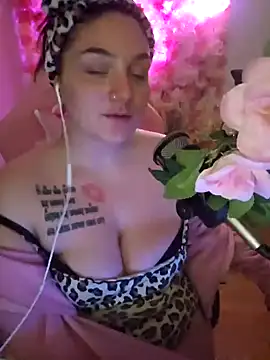 Snapshot of Jinyxx3 chatting on 02/13/25, 04:54 Jinyxx3 online show from 02/13/25, 04:54