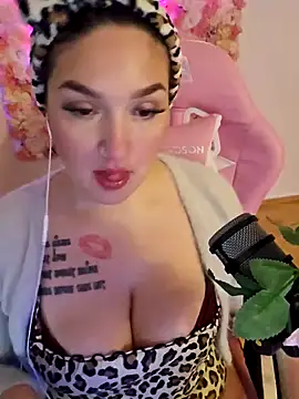 Snapshot of Jinyxx3 chatting on 02/13/25, 12:43 Jinyxx3 online show from 02/13/25, 12:43