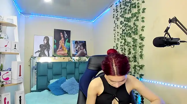 naomy hot 777 online show from 03/19/25, 08:00