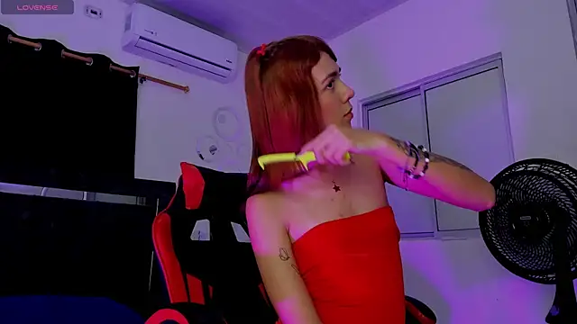 Snapshot of Nicol_TransGirl chatting on 09/27/25, 02:27 Nicol TransGirl online show from 09/27/25, 02:27