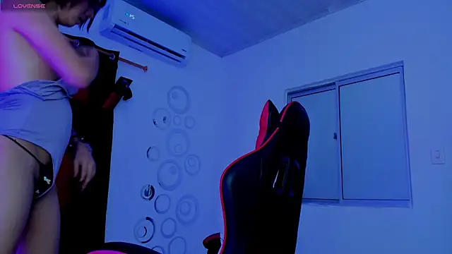 Snapshot of Nicol_TransGirl chatting on 10/07/25, 04:09 Nicol TransGirl online show from 10/07/25, 04:09