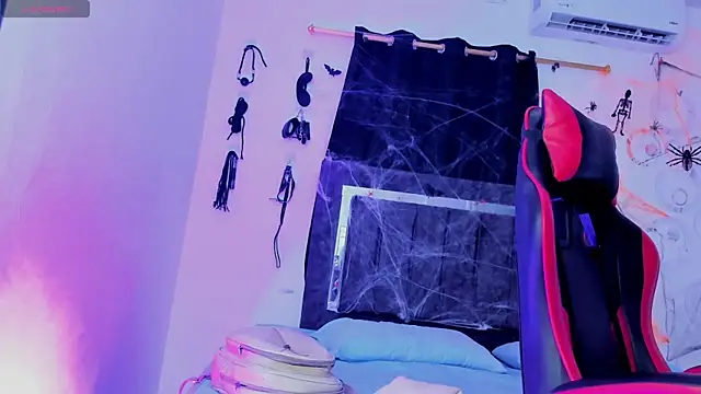 Snapshot of Nicol_TransGirl chatting on 10/28/25, 03:10 Nicol TransGirl online show from 10/28/25, 03:10