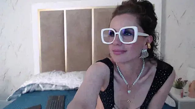 IsabelaWoods online show from 02/05/25, 09:40