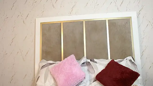 IsabelaWoods online show from 02/23/25, 08:22