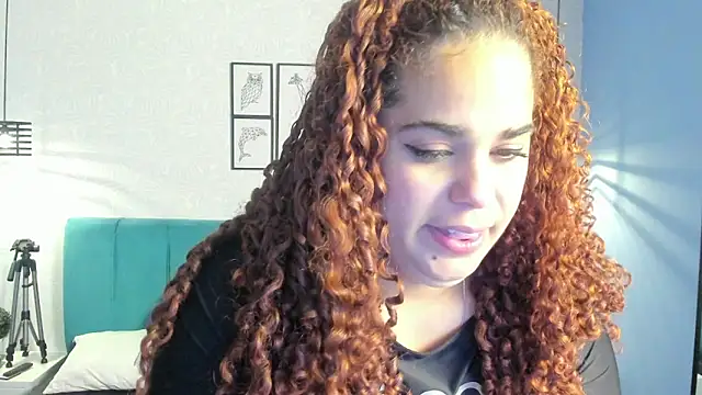 Snapshot of ninna_curly chatting on 04/27/26, 11:47 ninna curly online show from 04/27/26, 11:47