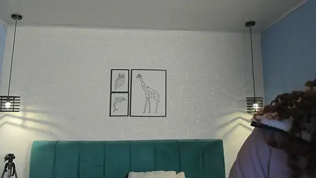 Snapshot of ninna_curly chatting on 04/29/26, 04:05 ninna curly online show from 04/29/26, 04:05